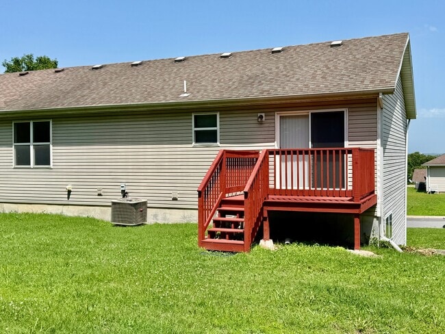 Building Photo - 210 Forest Ln