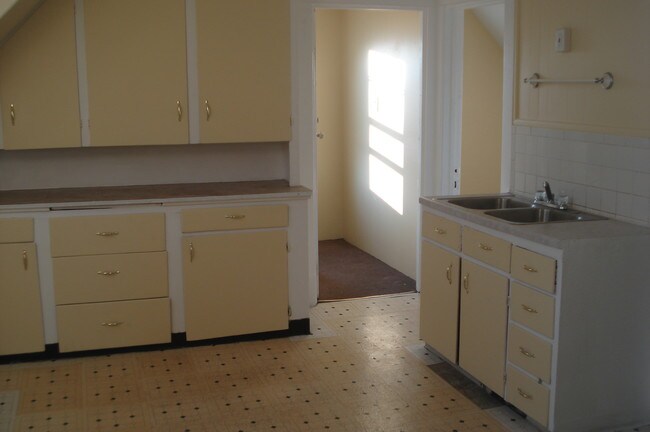 Building Photo - 108 Roebling Ave