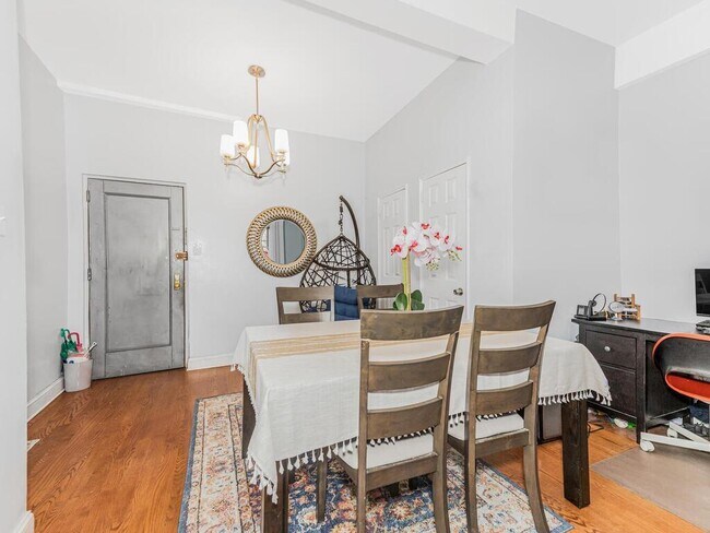 Foto del edificio - 5601 Riverdale Ave