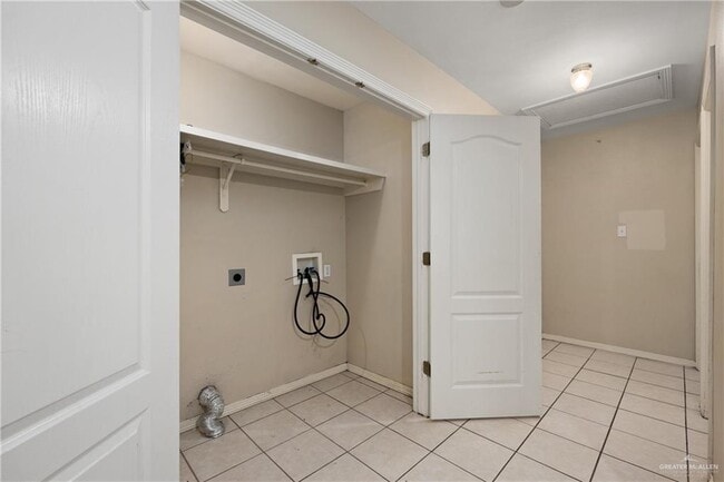 Building Photo - 129 Delma St