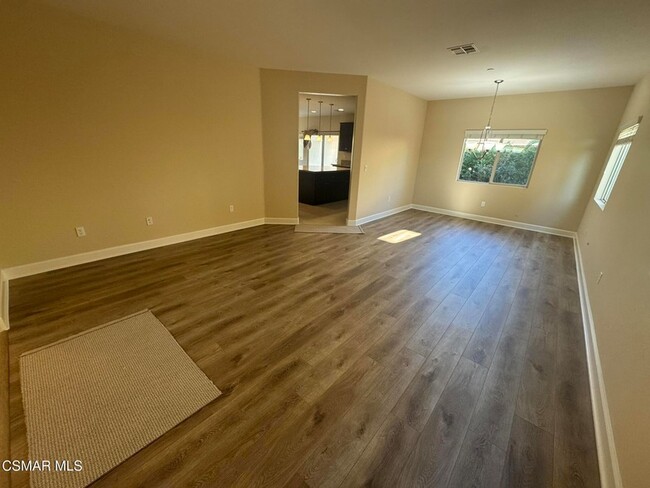 Foto del edificio - 7124 Baneberry Ave