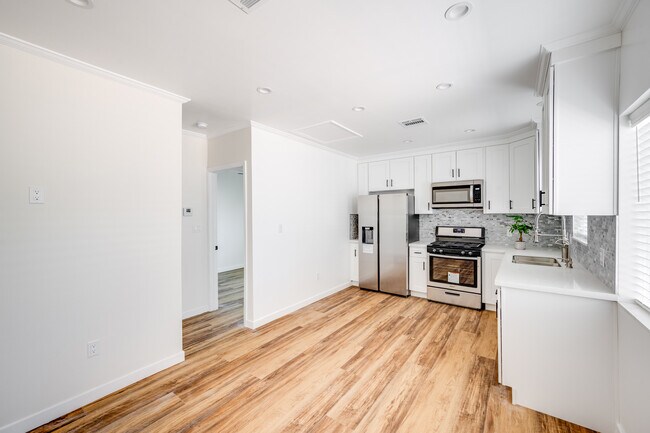 Foto del edificio - 724 Hampton Rd