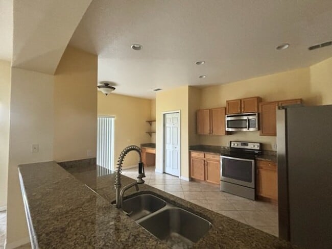 Building Photo - Bellalago Home