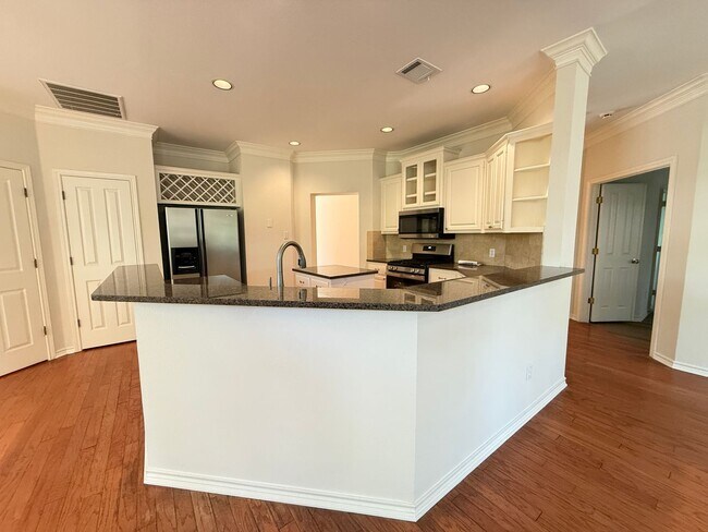 Foto del edificio - SPACIOUS, UPGRADED HOME IN CENTRAL AUSTIN