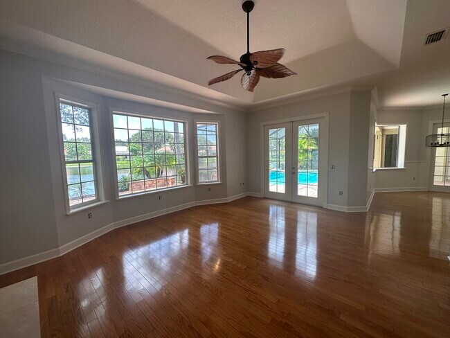 Foto del edificio - 4910 Old Creek Dr