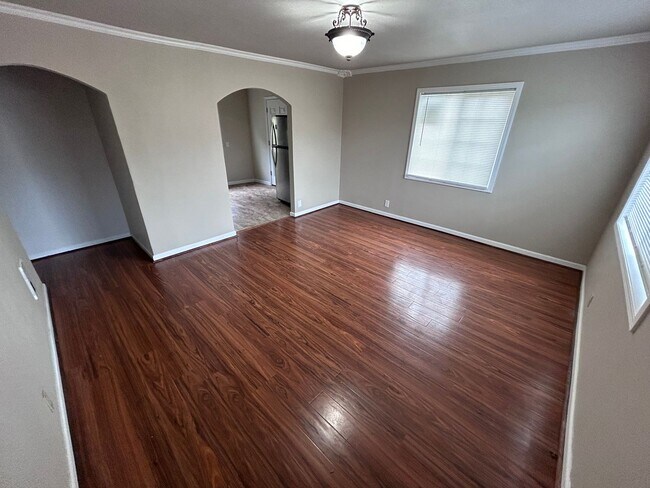 Building Photo - 2156