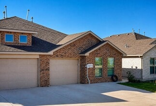Building Photo - 2127 N Texas Ave