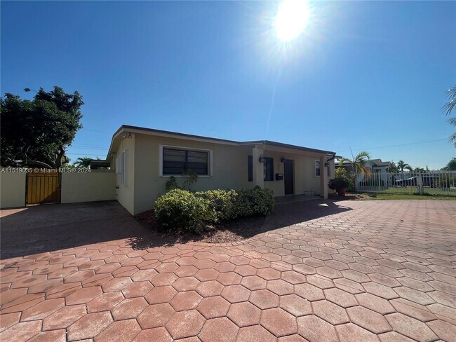 Building Photo - 5915 SW 113th Pl