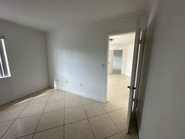 Building Photo - Waterfront Living with Unbeatable Access!