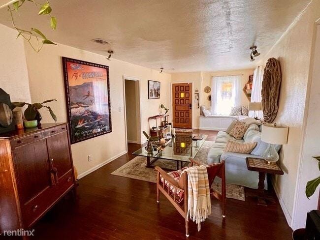 Building Photo - 3 br, 2 bath House - 212 Southeast Kalash ...