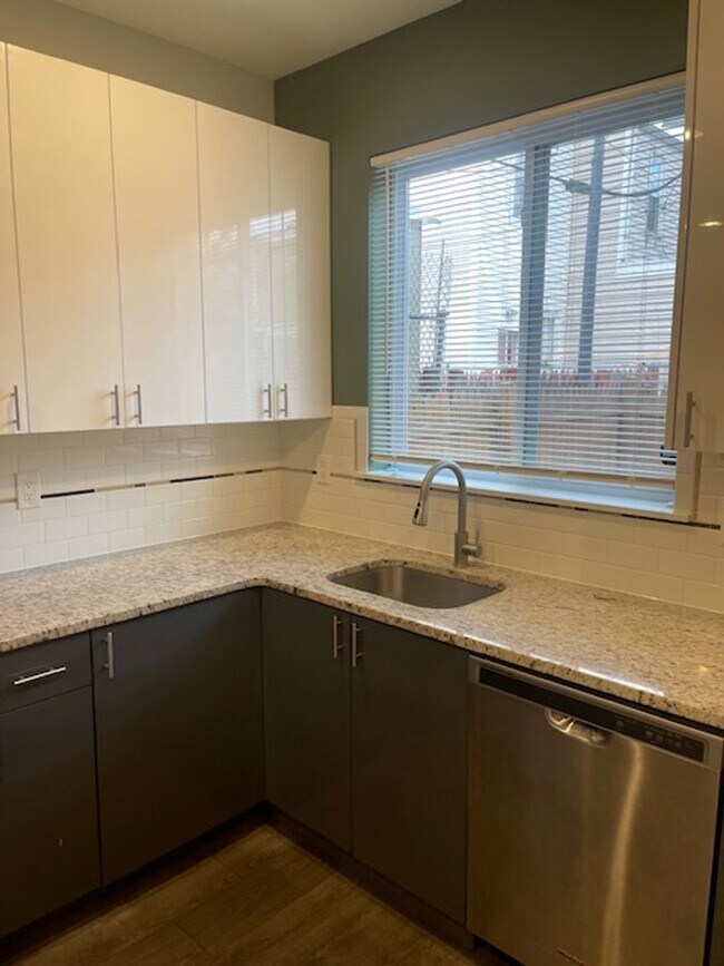 Foto del edificio - Recently Constructed Home