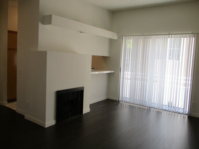 Foto del edificio - 3633 Jasmine Ave