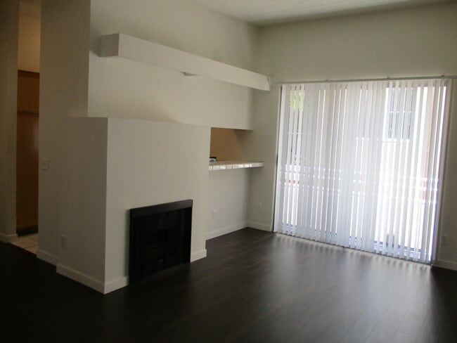Building Photo - 3633 Jasmine Ave