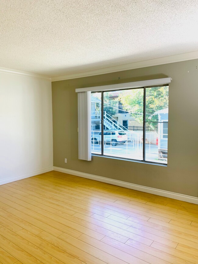 Building Photo - 4053 Irving Pl