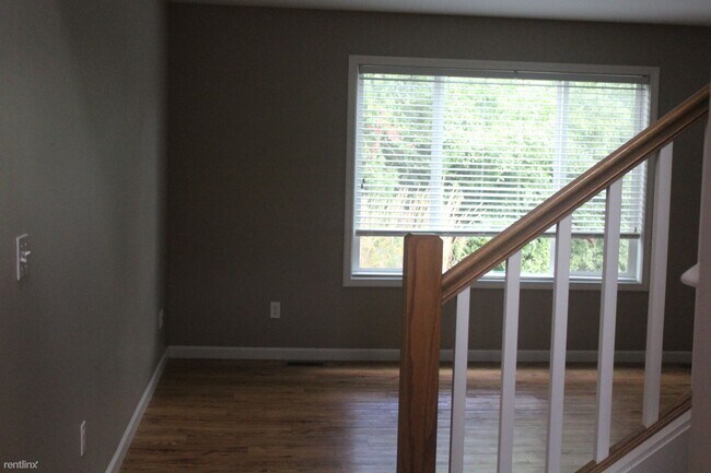 Foto del edificio - 3 br, 2.5 bath Duplex - 920 Sadie Ct