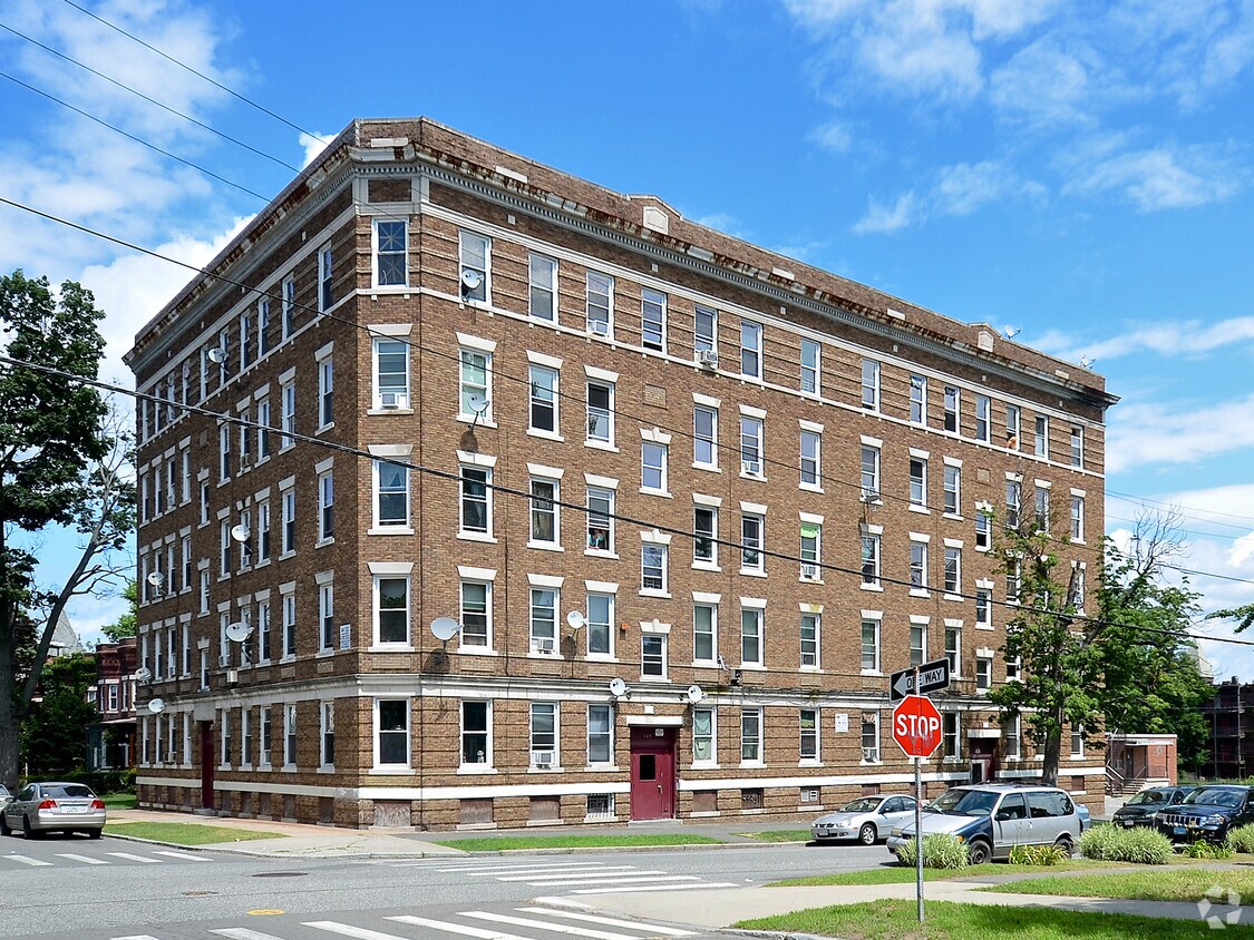 Primary Photo - 212 Walnut St