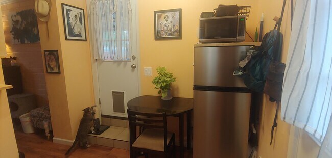Foto del edificio - 4862 E 1st St