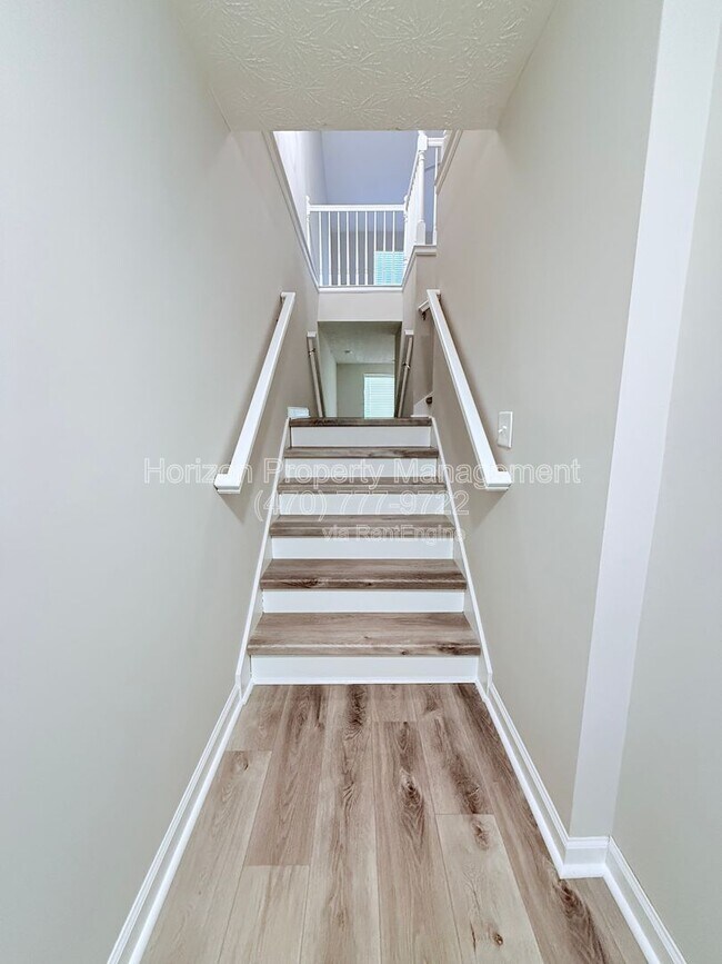 Building Photo - 4005 Hidden Hollow Dr