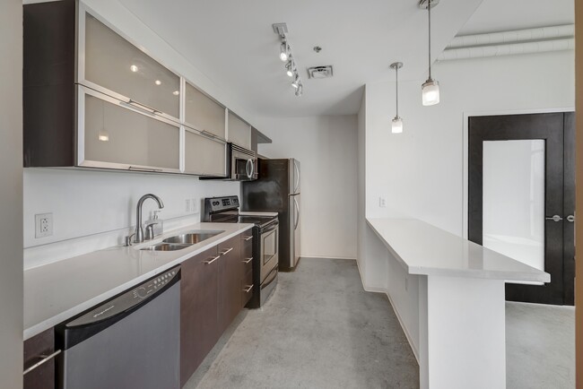 Building Photo - 2115 Yeaman Pl