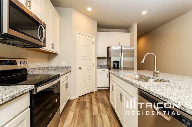 Foto del edificio - 13650 Paxton Blvd