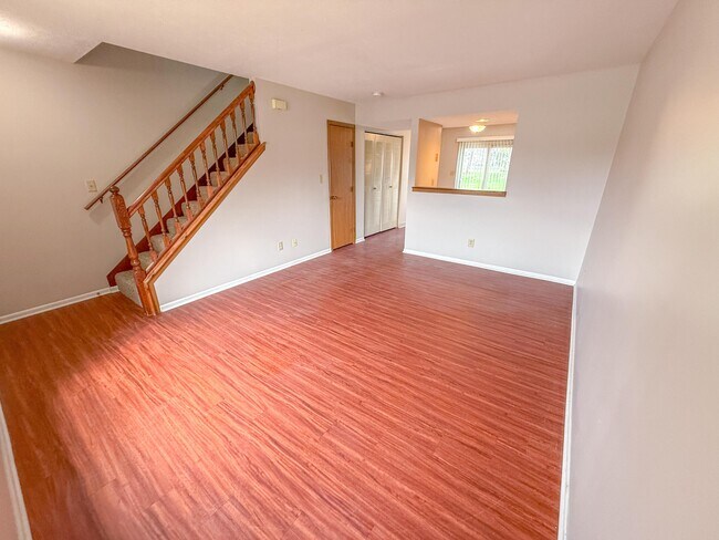 Foto del edificio - 635 Pebble Pl Dr