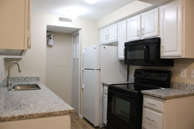 Foto del edificio - *** SPECIAL $300 OFF 1ST MONTH’S RENT***Available Now! Best Value in North OKC – Comfortable Cond...