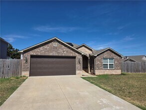 Building Photo - 1700 Hermitage Dr