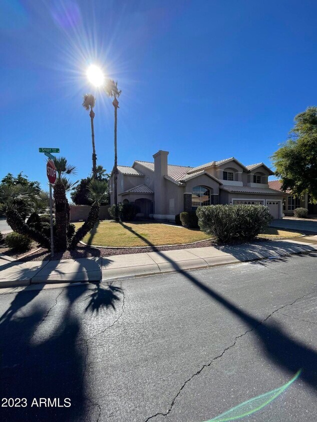 Foto principal - 1345 E Spur Ave