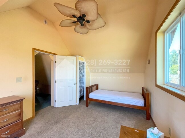 Building Photo - 4 br, 1.5 bath House - 1729 S 35th St -