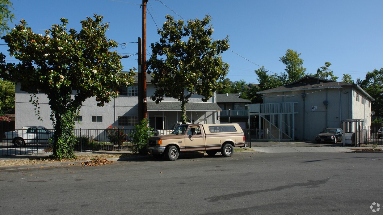 Foto del edificio - 661 Nordale Ave