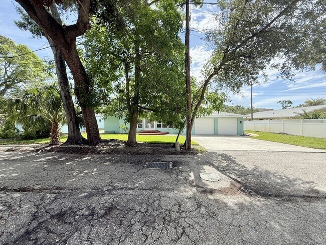 Foto del edificio - 3022 1st St N