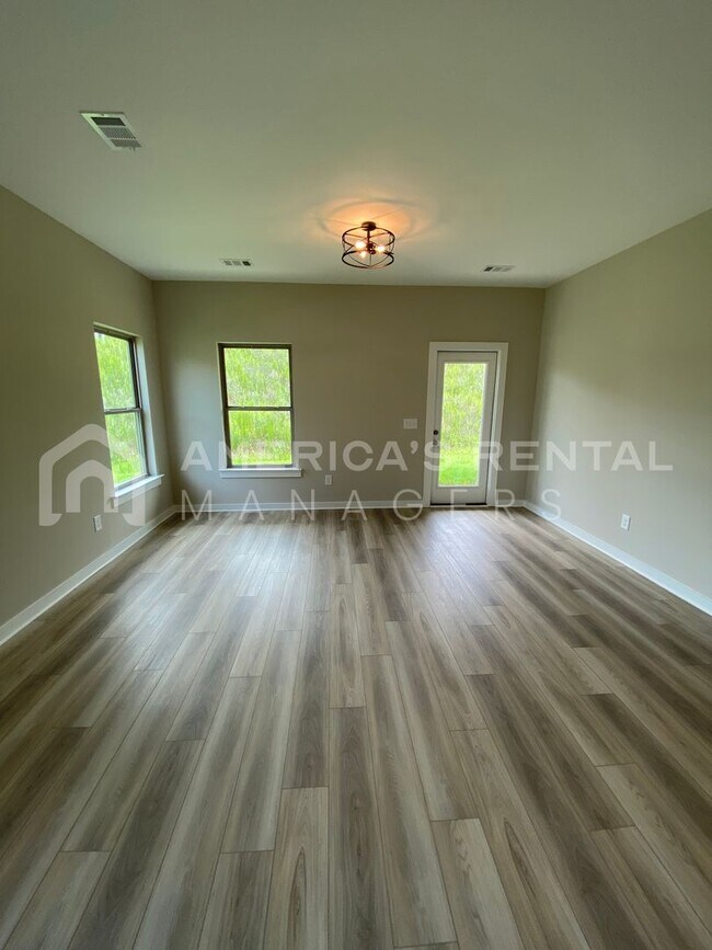 Building Photo - REDUCED PRICE!! Home for Rent in Tuscaloosa, AL!!! Available to View Now!!! Sign a lease by 1/31/...