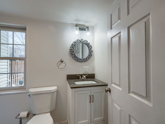 Building Photo - Newly Renovated Single Family Home in Midtown