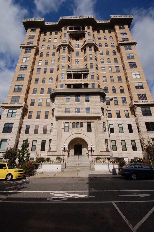 Foto del edificio - Top-Floor 1BR/1BA in Iconic Dupont Circle ...
