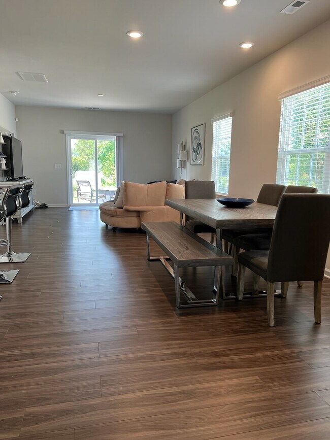 Building Photo - 105 Abersham Dr