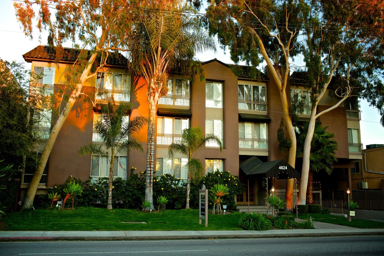 Toluca Lake Studio Apartments