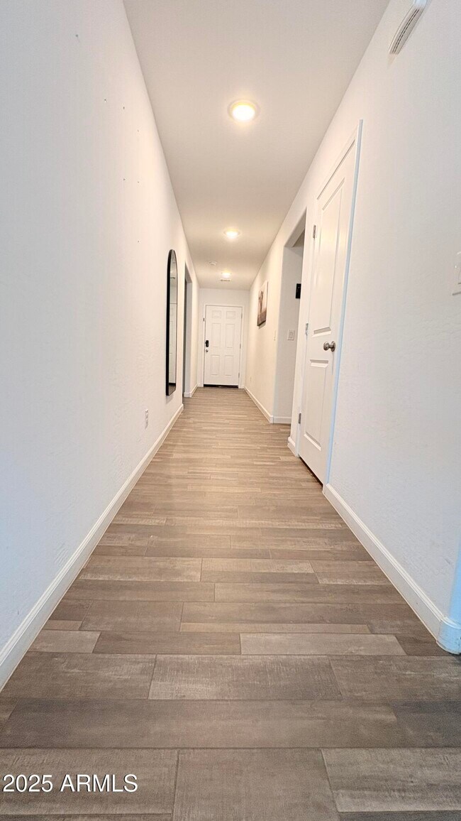 Foto del edificio - 24570 W Cocopah St