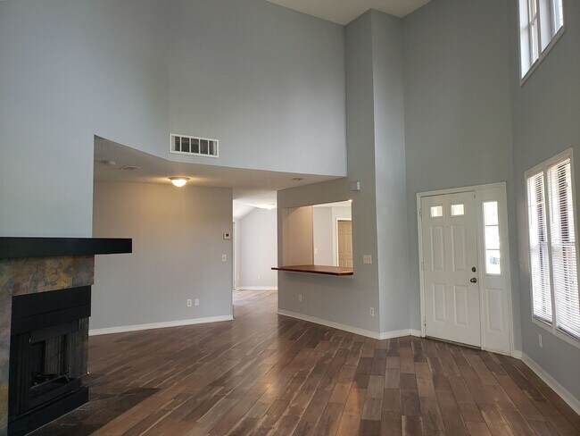 Foto del edificio - Spacious Townhome in the Heart of Dr. Phil...