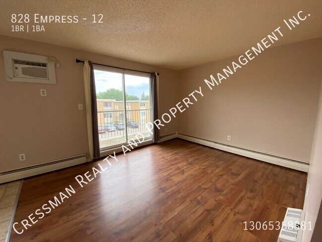 Photo du bâtiment - 1 bed 1 bath APARTMENT located in Rosemont...
