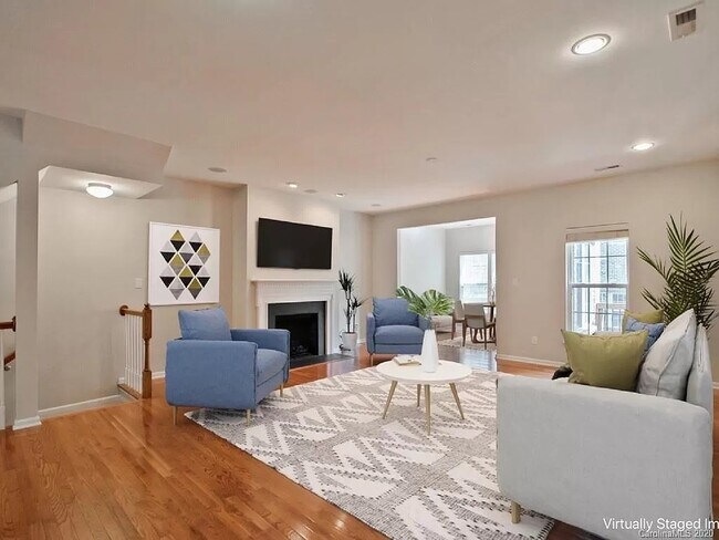 Photo - 660 Penn St Townhome