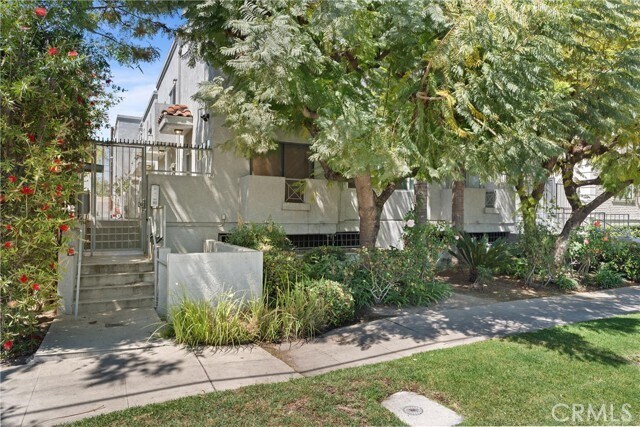 Primary Photo - 15153 Burbank Blvd