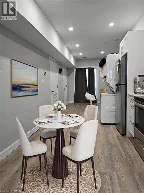 Building Photo - 104 Wellington St N