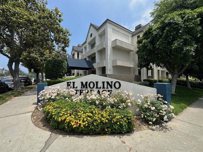 Building Photo - 300 N El Molino Ave