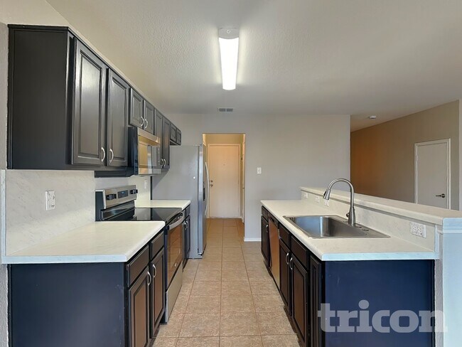 Foto del edificio - 851 Village Point Ln