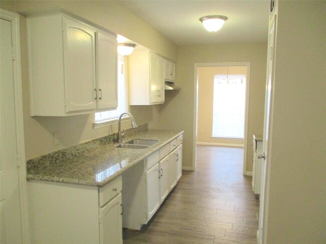 Building Photo - 5506 Deep Forest Dr