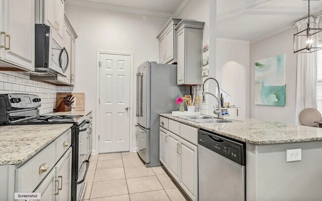 Foto del edificio - 337 Chimney Rock Blvd