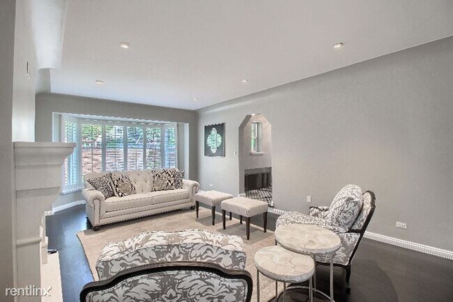 Foto del edificio - 3 br, 2.5 bath Townhome - 250 N Harrison St