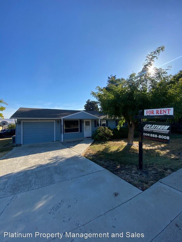 3 br, 1.5 bath House 1323 Cascade St House Rental in Wenatchee, WA