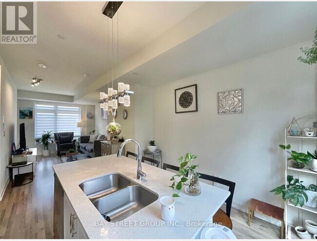 Photo du bâtiment - 370 G Red Maple Rd