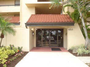 Building Photo - 450 Egret Cir
